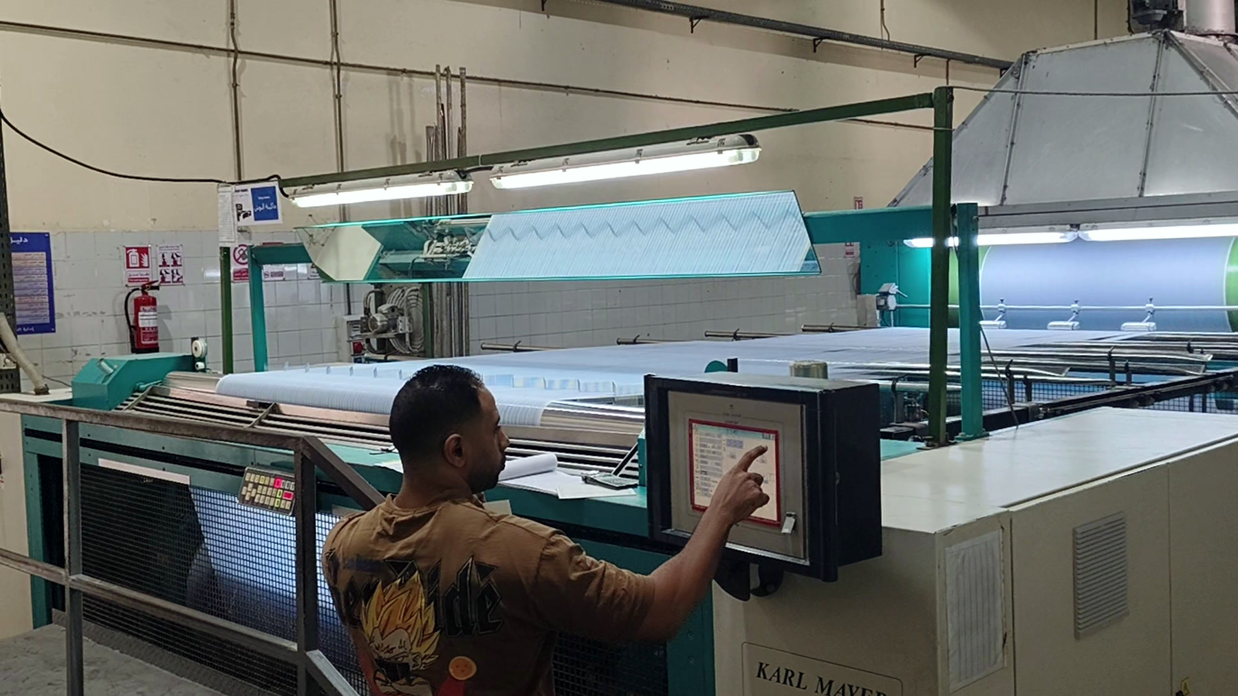 Setting the sizing machine at its control panel